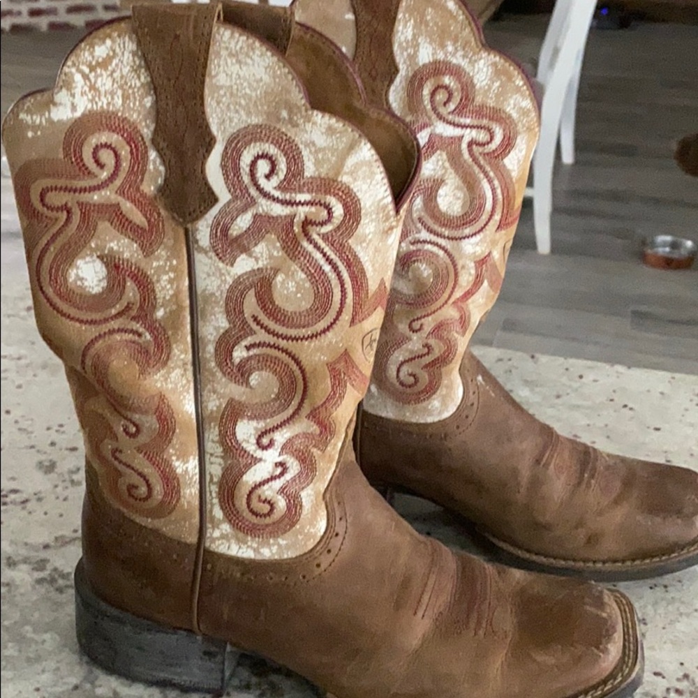 ARIAT cowgirl boots